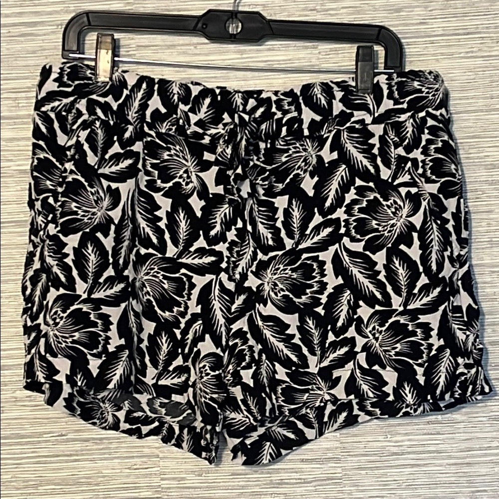 GAP High-Waisted Botanical Print Shorts – Black & White, Size L (724)